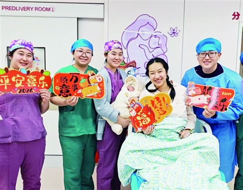 济南市妇幼保健院,马年宝宝踏春而来 记者 于娜 通讯员 董自青 摄